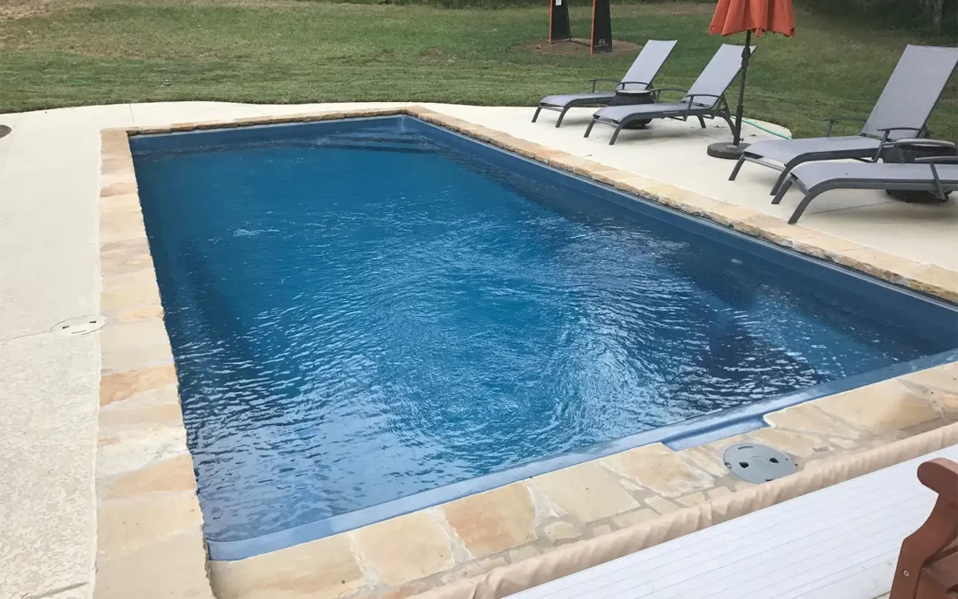 Vinyl vs. Fiberglass Pools: Which is Right for Your Backyard?